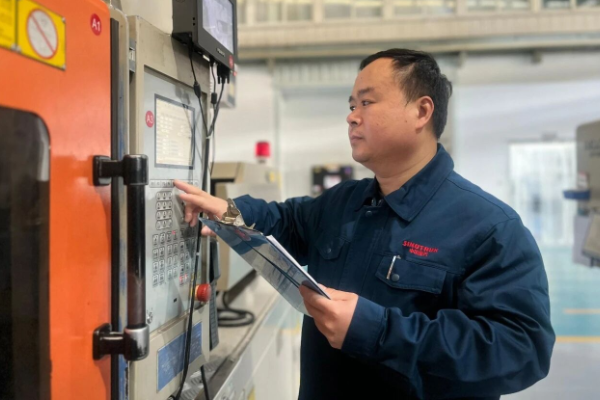 企业文化之星丨周成功：卡尺上的匠心刻度