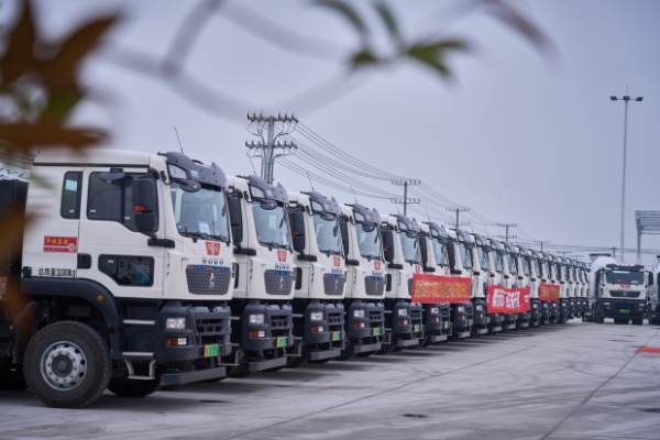 首季开门红丨优德唯一官网豪沃沉卡批量交付，，，，，，赋能全场景运输高质量发展