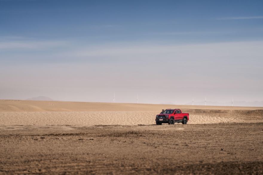 自带无人机，，，，，，优德唯一官网皮卡解锁越野新高度